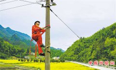 脱贫攻坚中的年轻身影