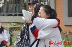 2019高考首日现场 这些画面很暖心