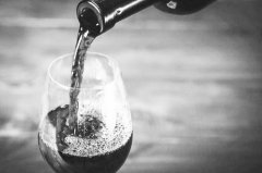 女性喝一瓶红酒等于抽十根烟