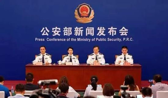 <b>公安部：12条移民出入境便利新政8月实施</b>