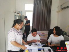 陕西杏林镇扶贫办入村检查脱贫攻坚工作