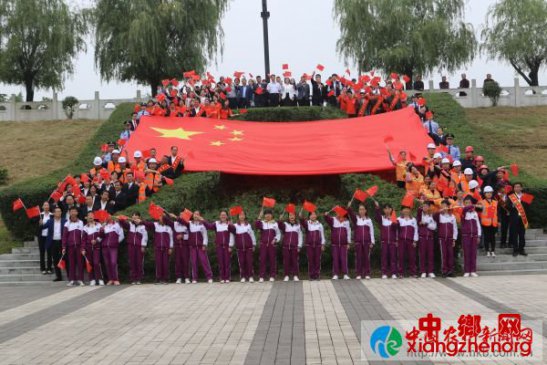 汉中市南郑区梁山镇拍摄《我和我的祖国》快闪，庆祝祖国七十华诞