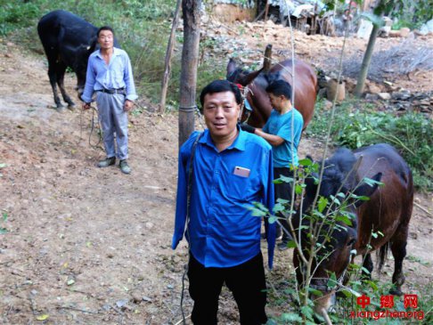 <b>无臂耿学峰 人间真英雄</b>