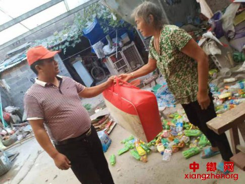 <b>安徽埇桥区杨庄乡：关怀贫困户真情送温暖</b>