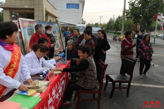 <b>安徽：朱仙庄镇积极组织开展全国扶贫日活动</b>