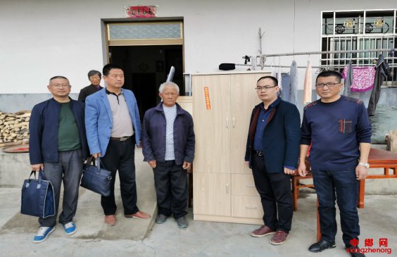 安徽贵池区牌楼镇：开展爱心企业为贫困户捐赠家具活动