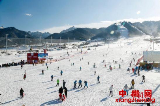 新疆今年冰雪旅游大幕开启 近440项活动共享“冬游盛宴”