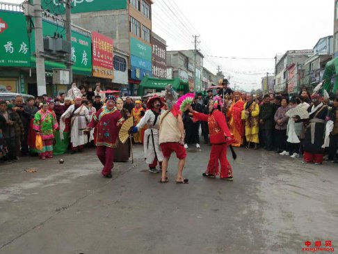 <b>安徽：民俗演出闹庙会</b>