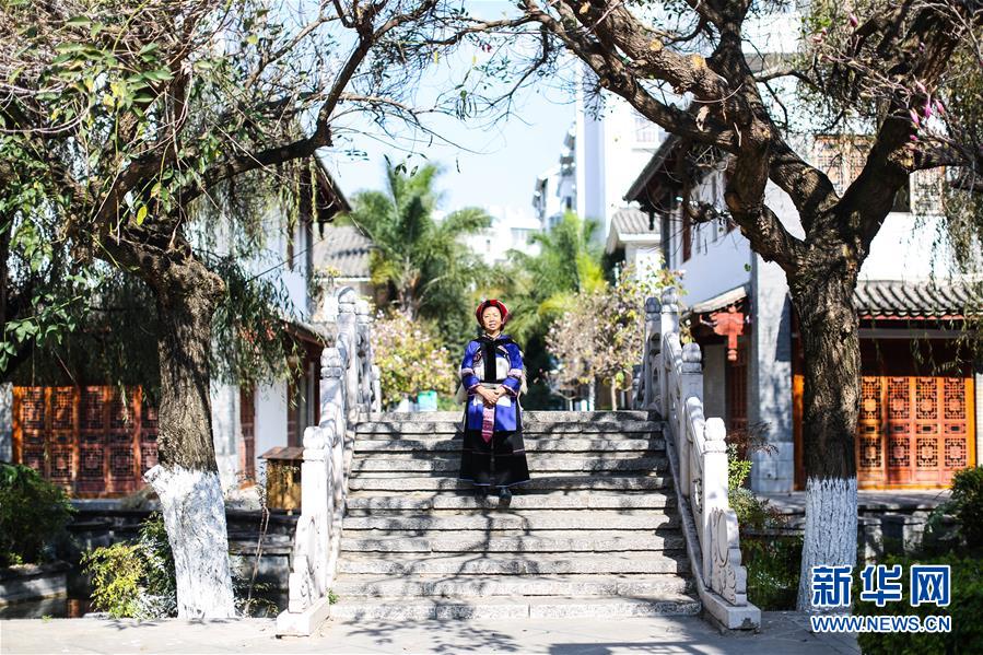 （社会）（1）方寸之间绣绝活儿