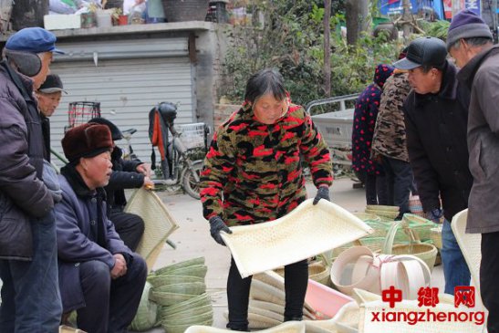 安徽界首：古会农产品交易火