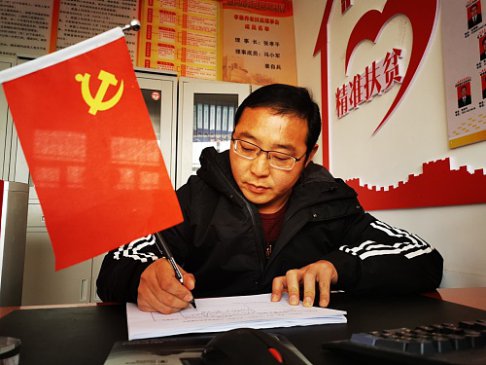 神木：扶贫路上的“夫妻档”舍“小家”为“大家”