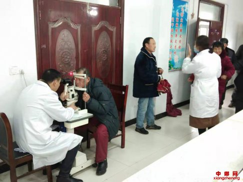 <b>安徽省龙亢镇淝河村开展贫困户白内障专项免费筛查活动</b>