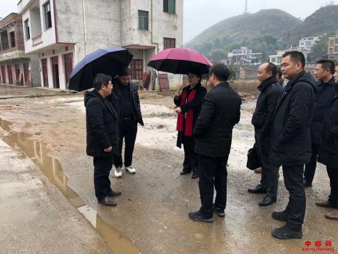 <b>湖南:马路市场安全隐患整治----新宁县市场监督管理局在行动</b>