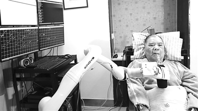 72岁高位截瘫患者用意念实现“吃喝不愁”——国内首例植入式脑机接口临床研究取得新进展