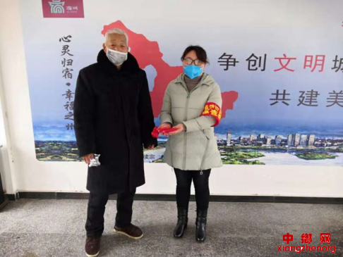 王国华：无私老人 慷慨奉献美德扬