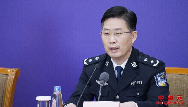 国家移民管理局官员建议：近期尽量减少出国的安排