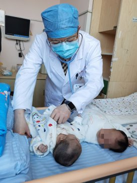 复旦儿科成功治愈联体婴儿  复杂先心病姐姐出院