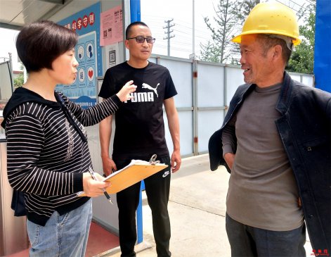 <b>老人吴兴国：把特困供养给需要的人用</b>