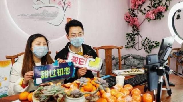 三亚：网络直播开启助农“新模式” 农特产品畅销全国