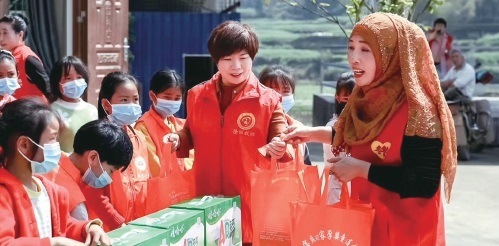 <b>马玉珍：150个孩子的“最美回族妈妈”</b>