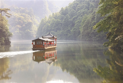 <b>乐享旅游日 畅游山水间</b>