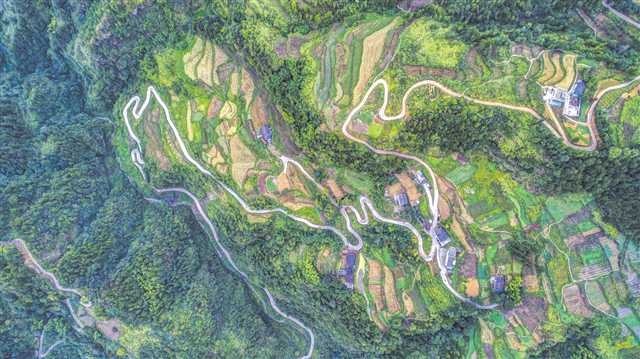 <b>重庆黔江：三级书记抓扶贫 吹响决胜冲锋号</b>