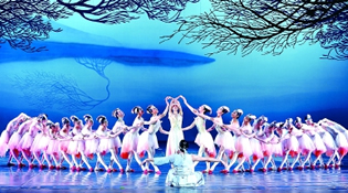 <b>舞剧《朱鹮》重回舞台助力抗疫公益演出</b>