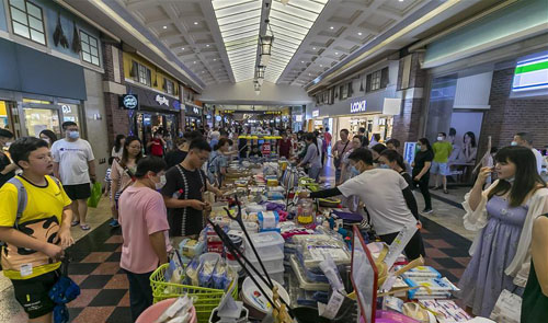 <b>上海：助推“夜经济” 绽放新活力</b>