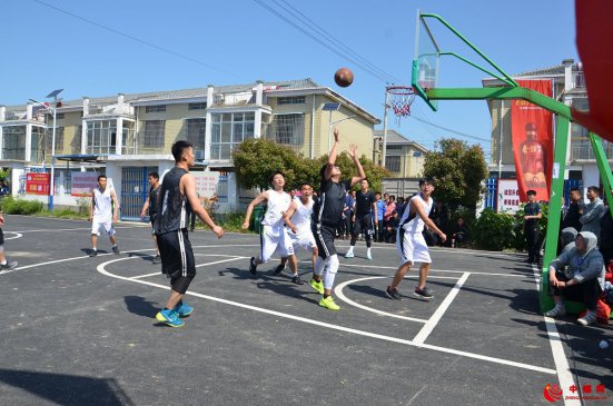 <b>安徽阜阳颍东区枣庄镇举办“农民杯”篮球赛</b>