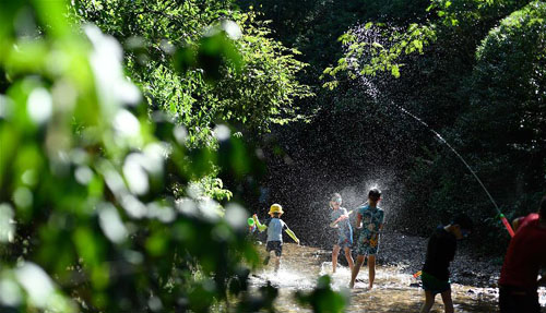 <b>杭州：九溪戏水觅清凉</b>
