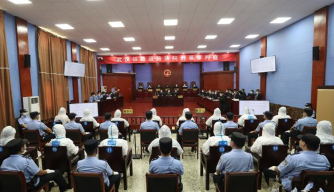 <b>武汉法院审理一起16人涉黑案 被指破坏国家重点项目工程</b>