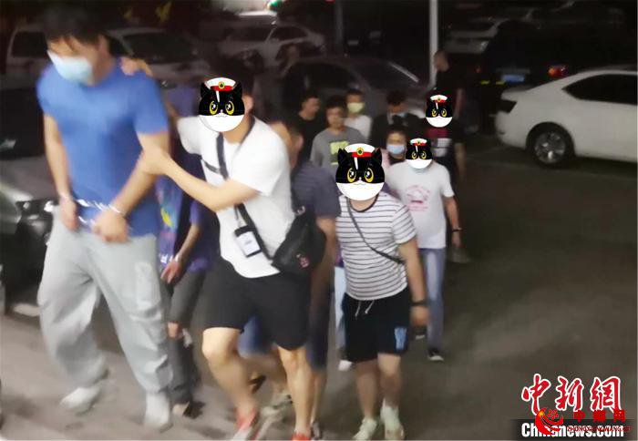 图为抓捕犯罪嫌疑人 源城公安分局供图 摄