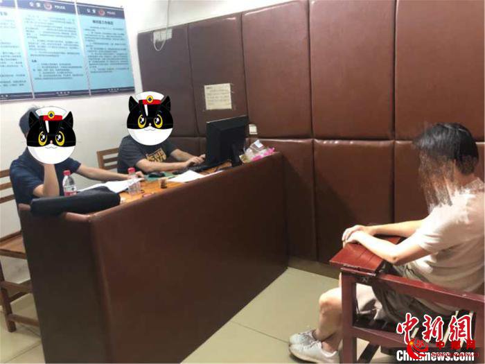 图为审讯犯罪嫌疑人 源城公安分局供图 摄