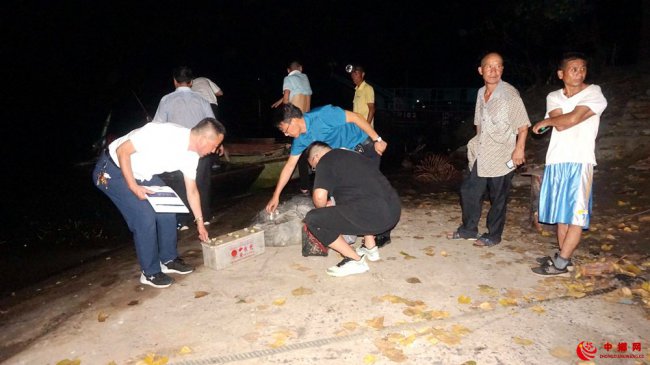 <b>安徽颍东：严查非法捕鱼</b>