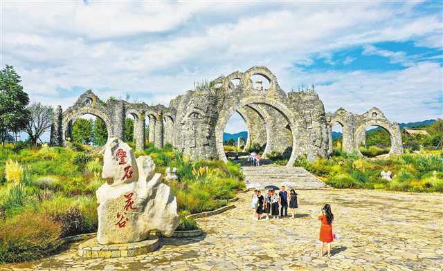 石上生“花” 村民生财
