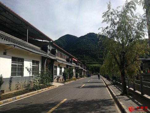 “生态+旅游+扶贫”的发展模式使青山变金山