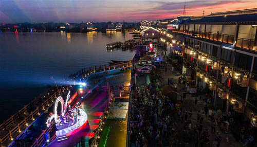 <b>水乡古镇开启夏日繁华“夜经济”</b>