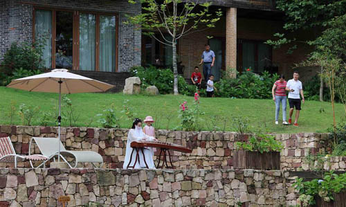 <b>湖南张家界：民宿经济助力乡村振兴</b>