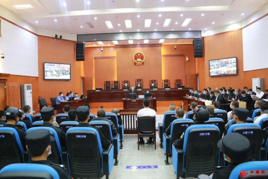 <b>云南宣威：李某富等23人涉恶案公开开庭</b>