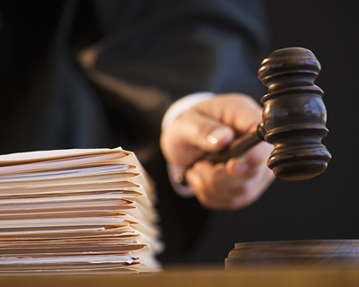 <b>四川首例生态环境损害赔偿诉讼案开庭 政府当原告放下“身段”打官司</b>