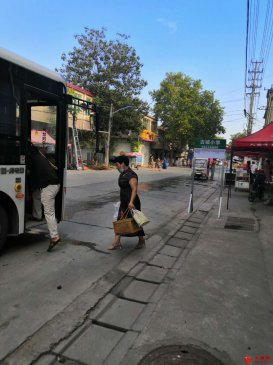 <b>安徽：公交公司顺民意 增加站台便民行</b>