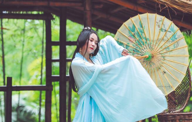 <b>成都汉服消费强劲恢复 带动传统手工艺</b>