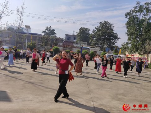 <b>陕西省渭南市华州区文化馆走进杏林镇文化分馆开展广场舞培训活动</b>