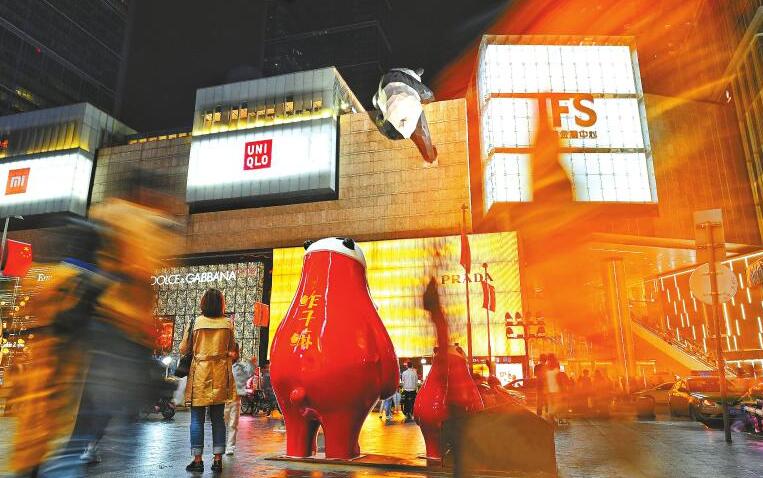 <b>“爬楼”大熊猫又添新邻居</b>