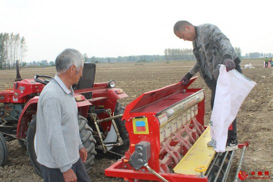 <b>安徽省界首市芦村镇：秋播</b>