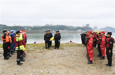 救坠江女孩后失联四川民警因公殉职