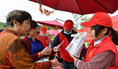 <b>“公益集市”惠民生暖人心</b>
