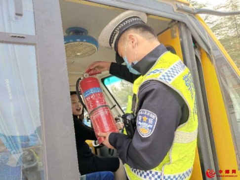 <b>安徽：检查校车护花季</b>