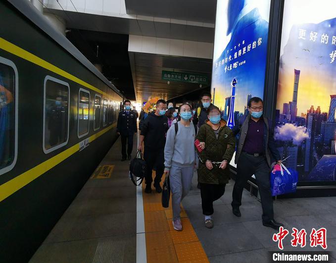 <b>新疆兵团破获特大电信网络诈骗案 抓获9名犯罪嫌疑人</b>