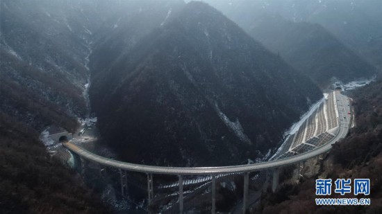 <b>青海：“网红公路”的旅游经济带动地区发展</b>